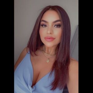 Meet your Posher, Zina